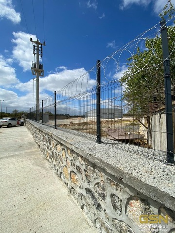 20-DİLOVASI TEPECİK’TE GENİŞ AÇIK ALANLI YENİ DEPO